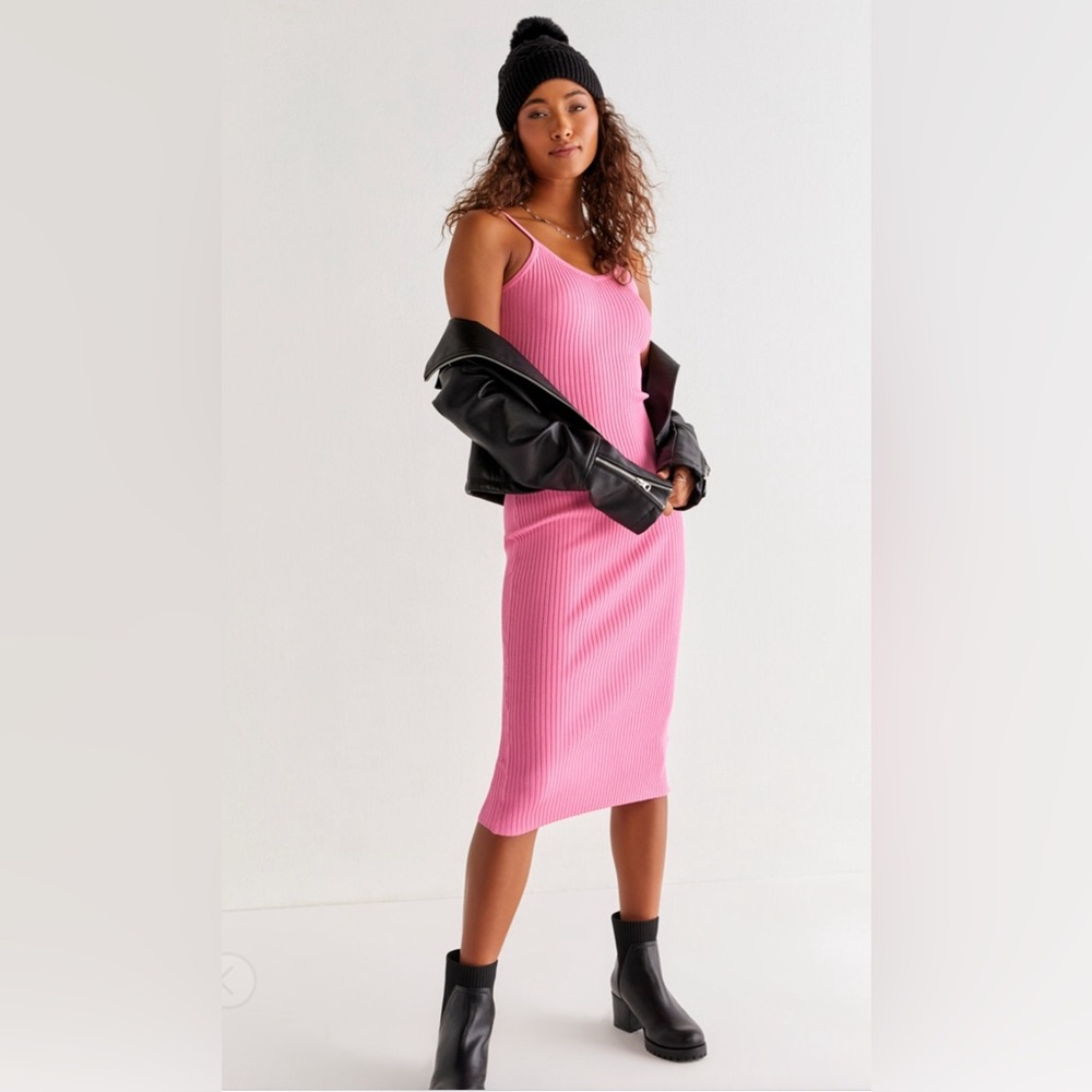 New Francesca’s Sherisse Pink Fitted Midi Dress